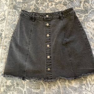 Francesca’s black denim button-up mini skirt 🖤